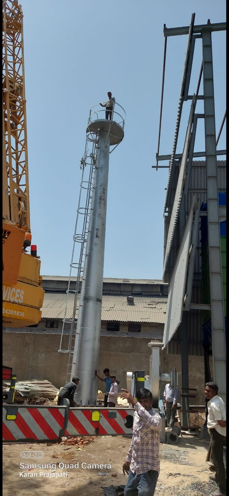 Industrial loading and unloading platforms with safety handrails